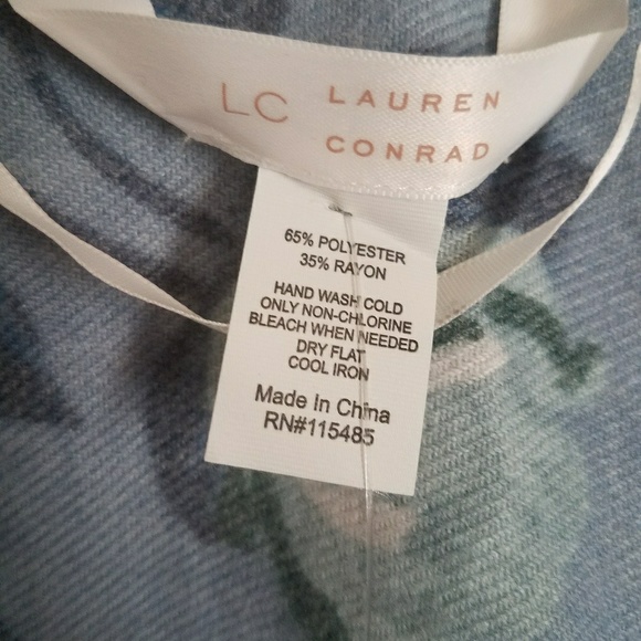 Sale 58 $ Lauren conrad floral  poncho - Picture 3 of 7